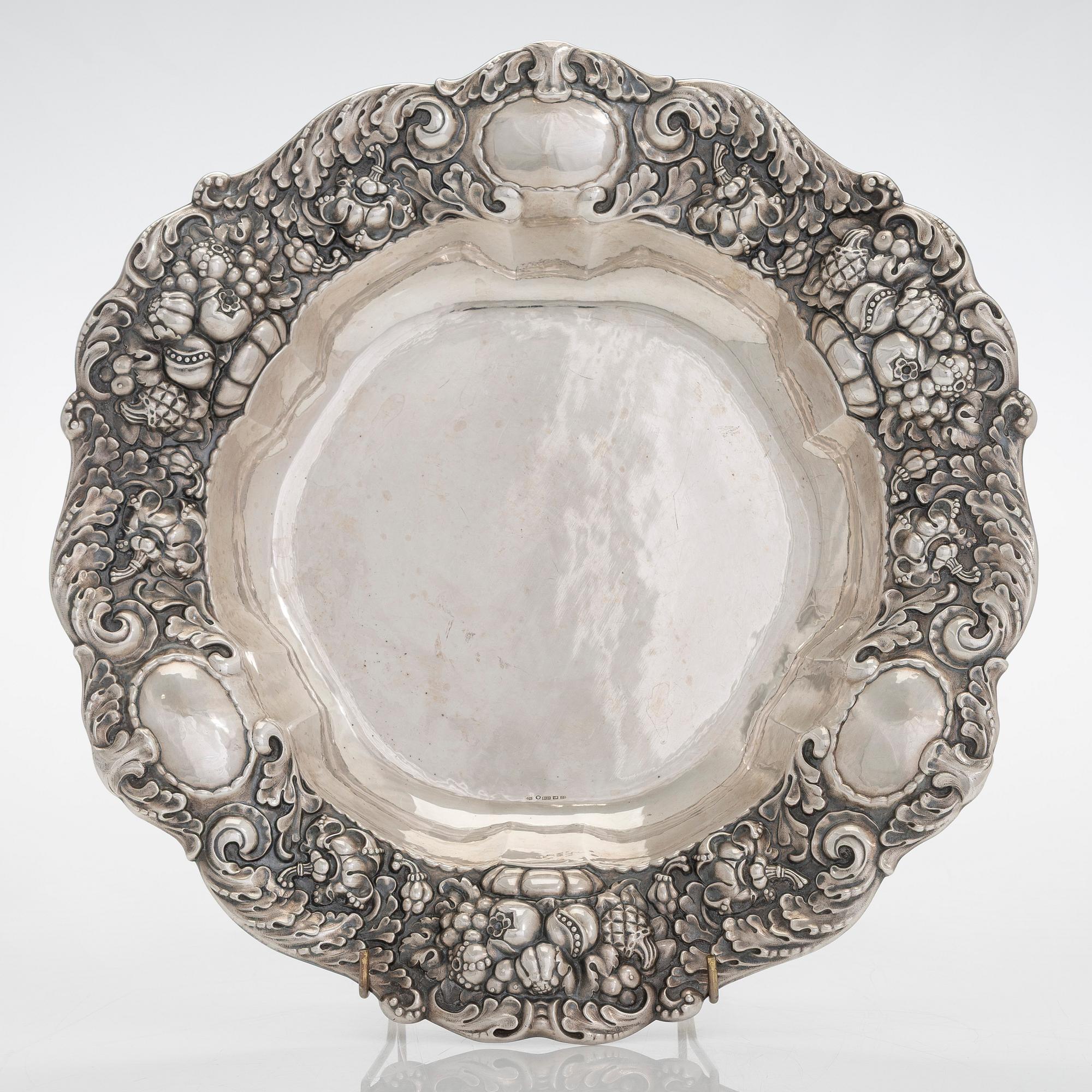 A silver centrepiece bowl, import mark Oskar Lindroos, Helsinki 1929.