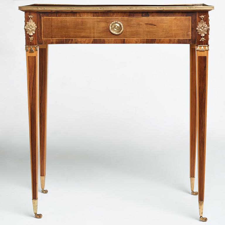 A Gustavian late 18th century table in the manner of Anders Lundelius (master in Stockholm 1778-1823).