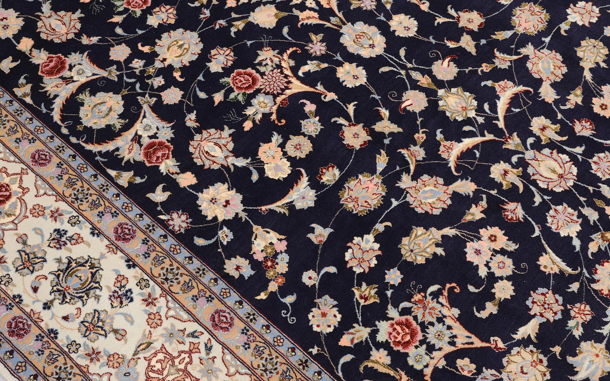 Carpet, Isfahan with silk elements, 300 x 203 cm.