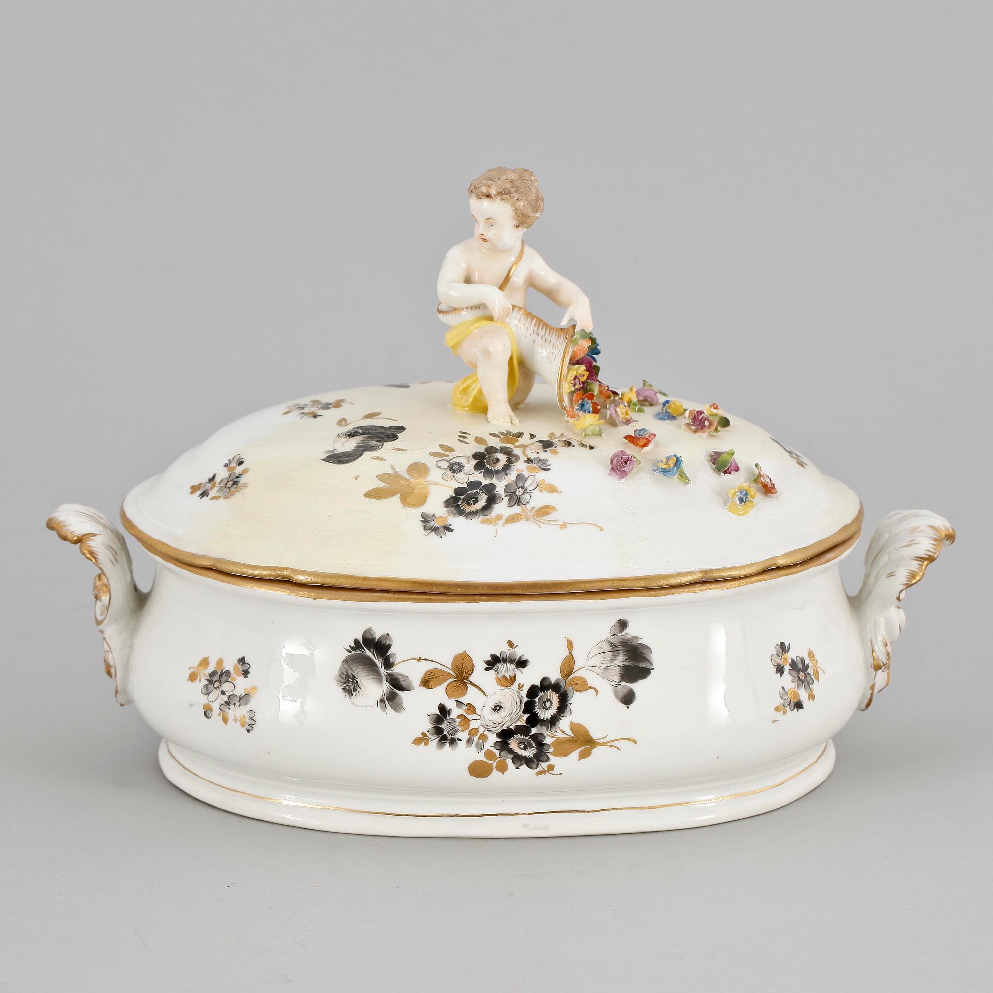 TERRIN MED LOCK, porslin Meissen, Marcolini. 1700/1800-tal.