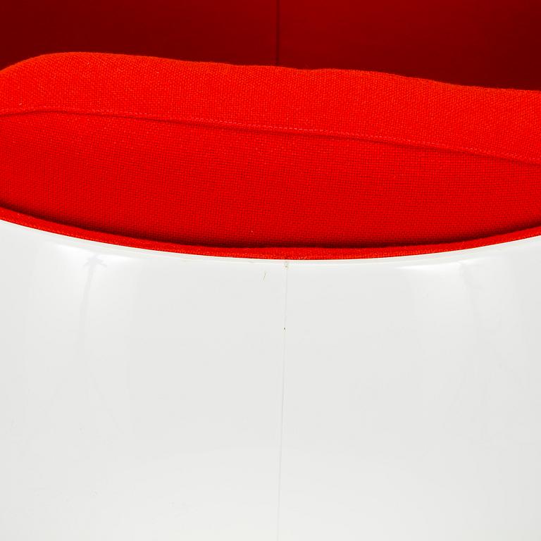 Eero Aarnio, pallotuoli, "Pallotuoli", Adelta 2000-luvun alku.