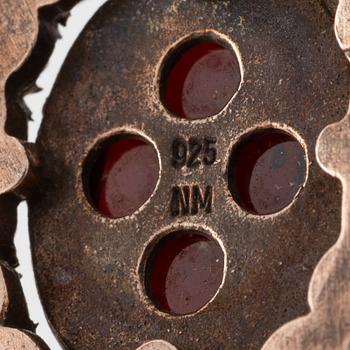 Örhängen förgyllt silver med granater.