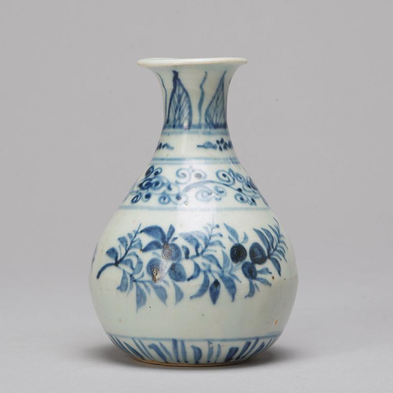 SKÅL, VAS samt FAT, porslin. Thailand, 16/1700-tal.