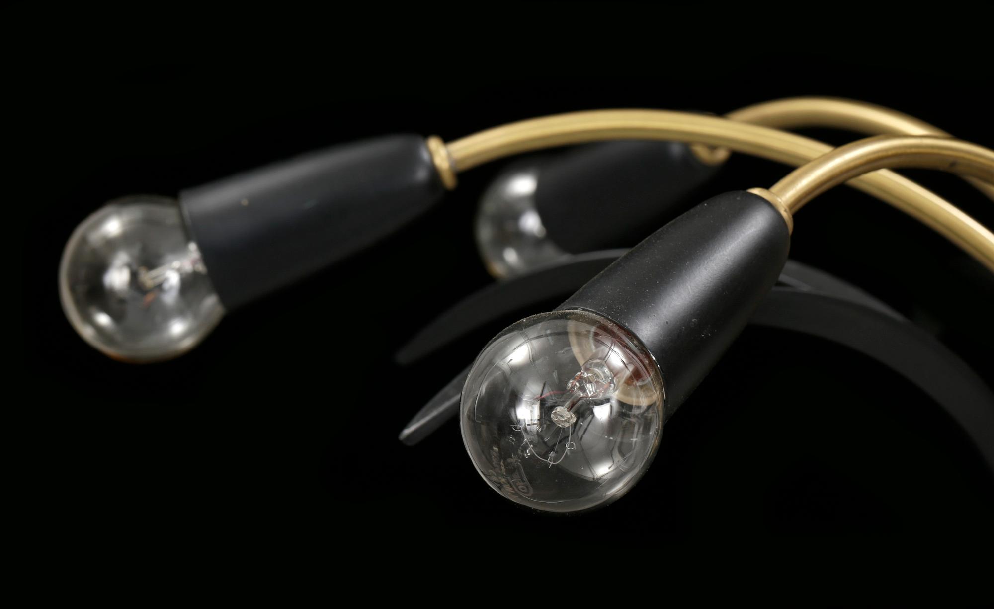 TAKLAMPA, 1900-talets andra hälft. Höjd ca 56 cm.