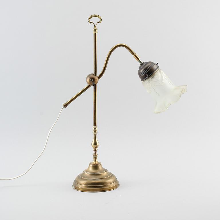 BORDSLAMPA, mässing, 1900-talets första hälft.