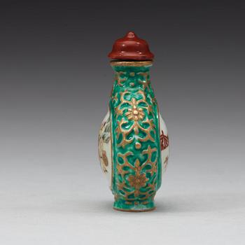 An enamelled snuff bottle with stopper, 20th Century with Qianlong mark in red.