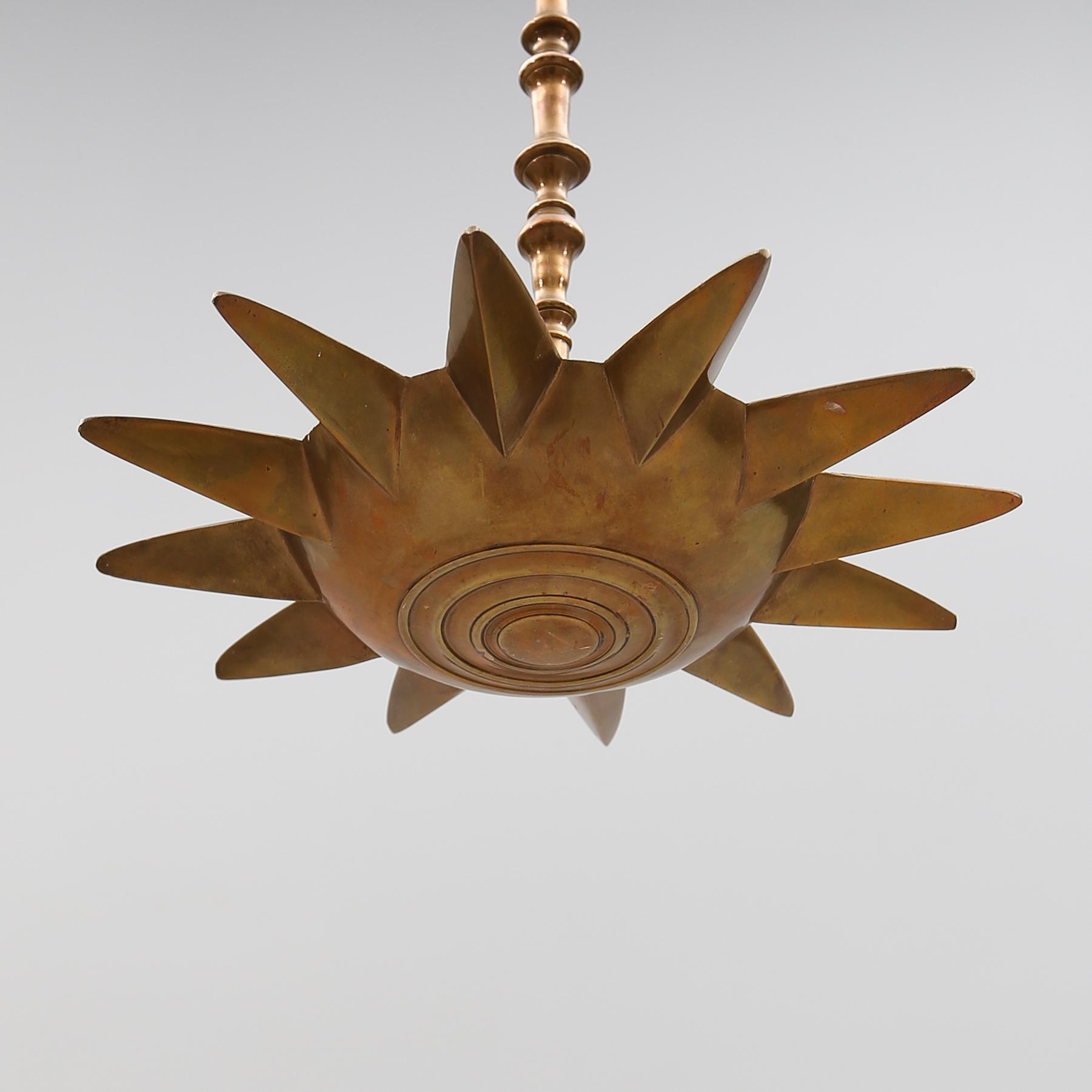 TAKLAMPA, mässing, 1900-talets första hälft. Höjd ca 40 cm.