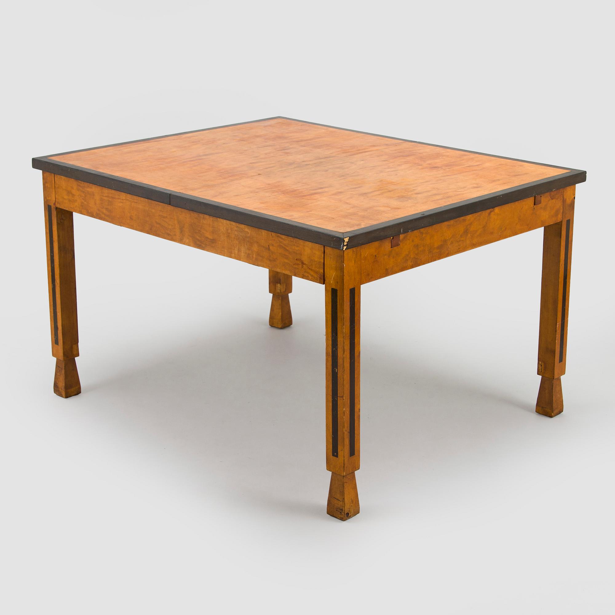 A 1920s/30s century dining table and set of 6 + 2 chairs.