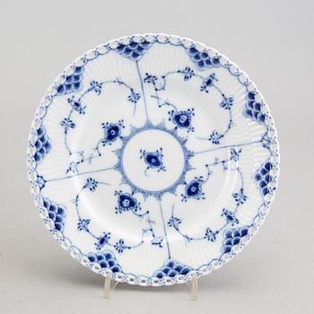 Servis 27 dlr Musselmalet helblonde Royal Copenhagen Danmark porslin 1900-talets andra hälft.