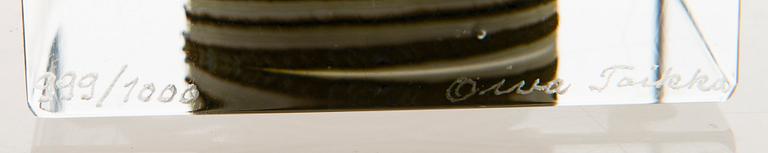 OIVA TOIKKA, An annual glass cube signed Oiva Toikka, Nuutajärvi 1981, numbered 999/1000.