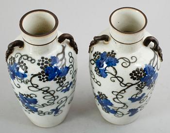 VASER, 1 par, porslin, Kina, sent 1800-/tidigt 1900-tal.