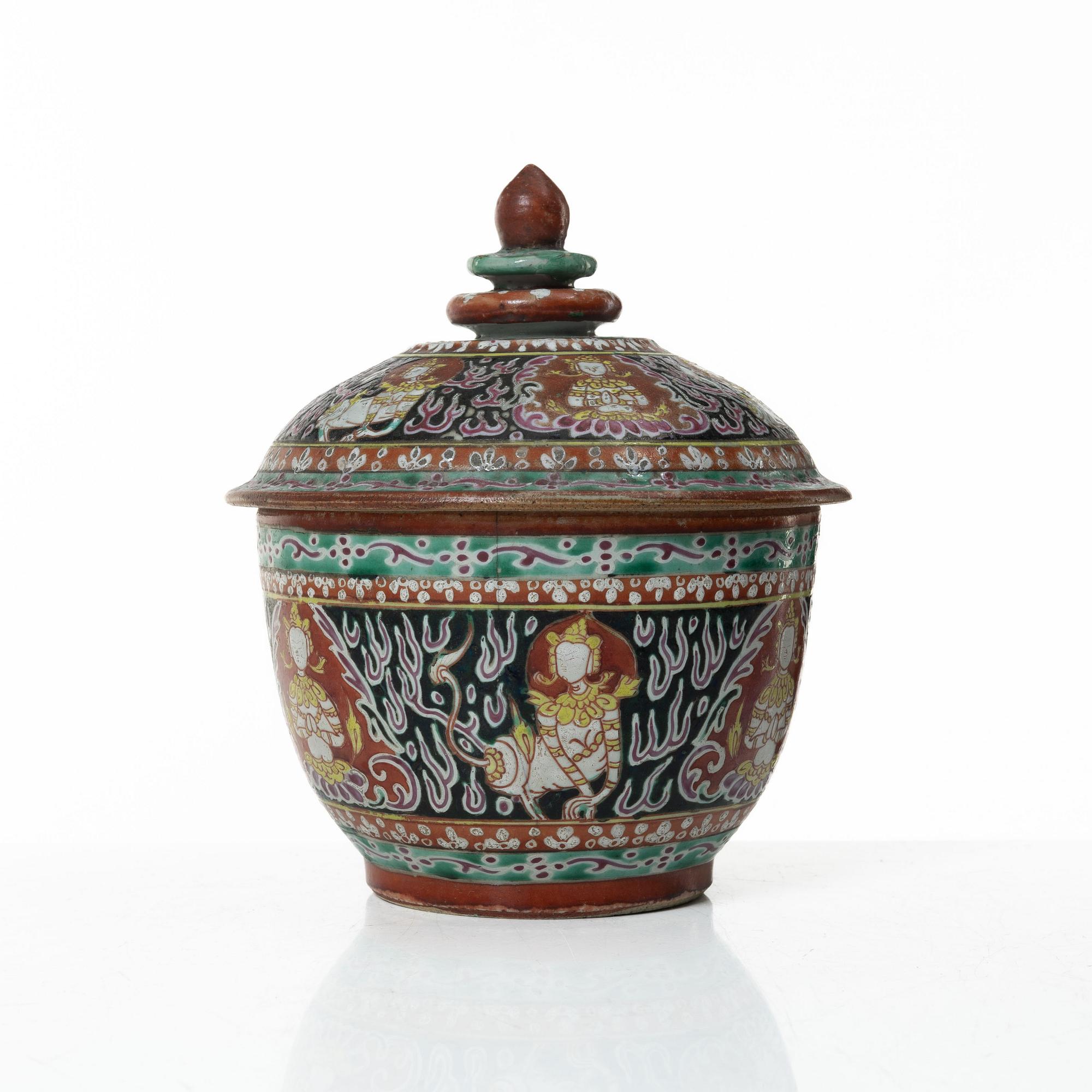 A Benjarong porcelain bowl with cover, Thailand, 19th century.