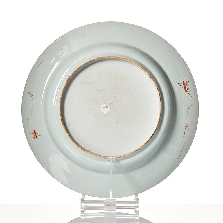An imari verte dish and plate, Qing dynasty, early 18th Century.