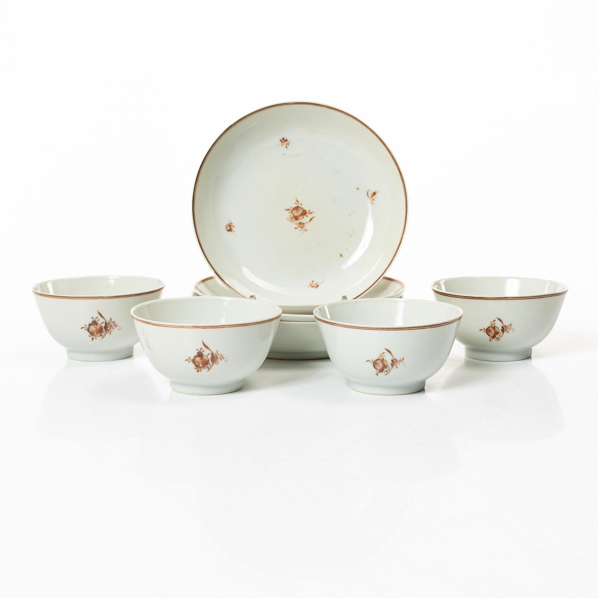 Four porcelain cups with saucers, China, Qing dynasty, late 18th century/around 1800.