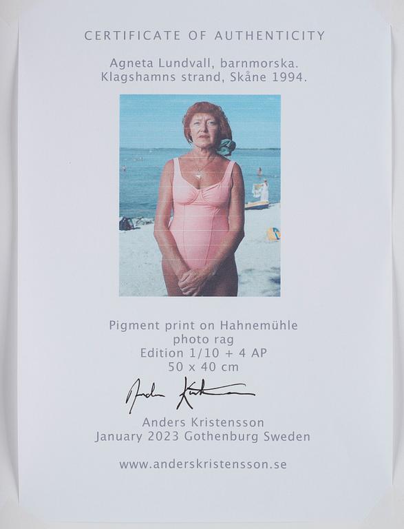 "Agneta Lundvall, barnmorska, Klagshamns strand, Skåne 1994".