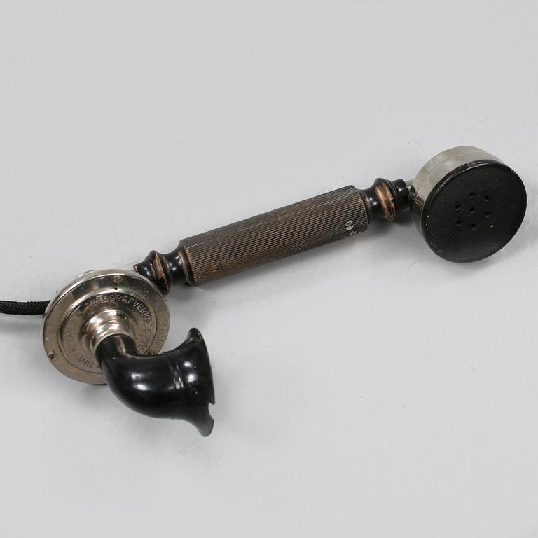 VÄGGTELEFON, Telegrafverkets verkstad, Nynäshamn, omkring sekelskiftet 1800/1900.