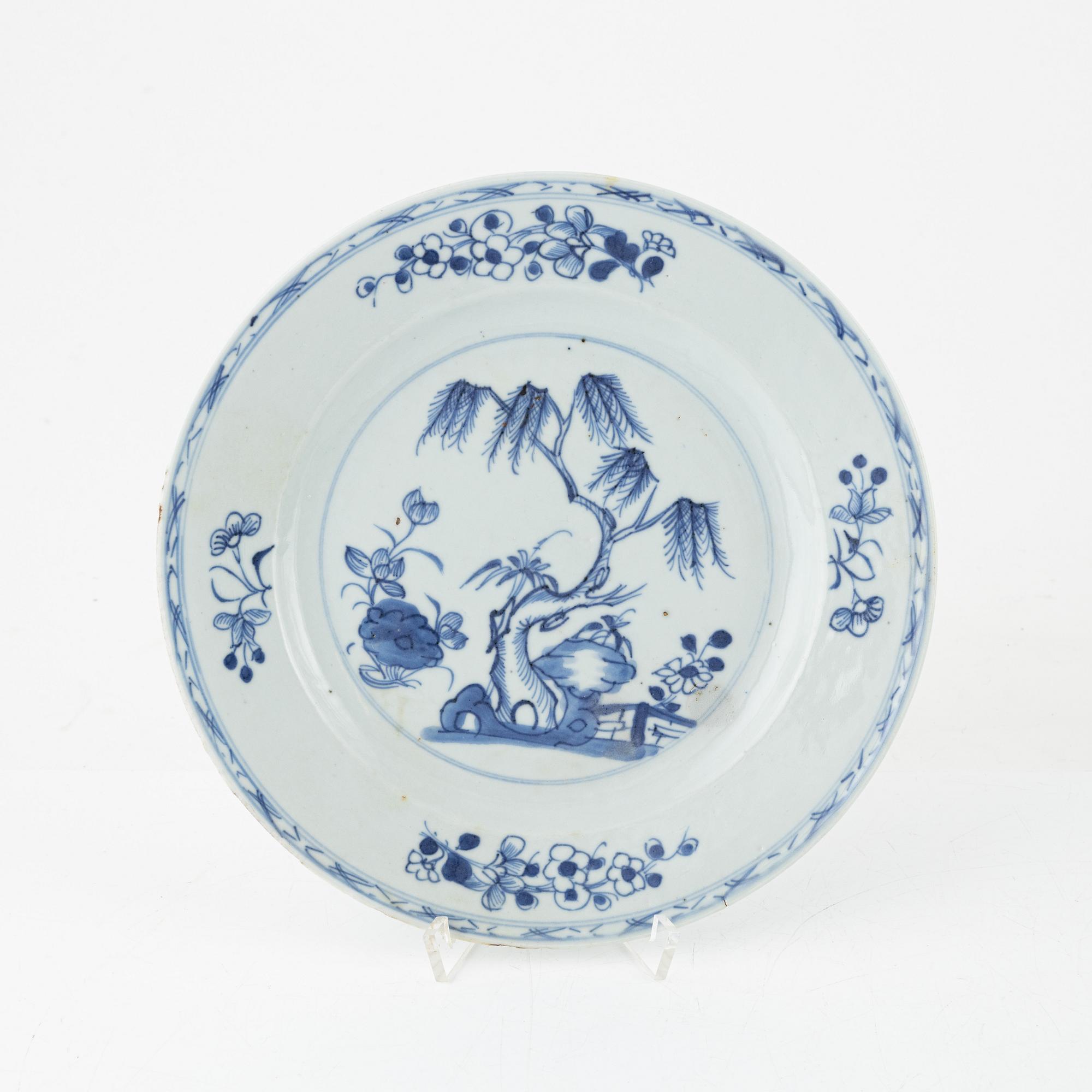 Skålfat, bojan samt tallrikar, 3 st, porslin, Kina, 1700-1800-tal.