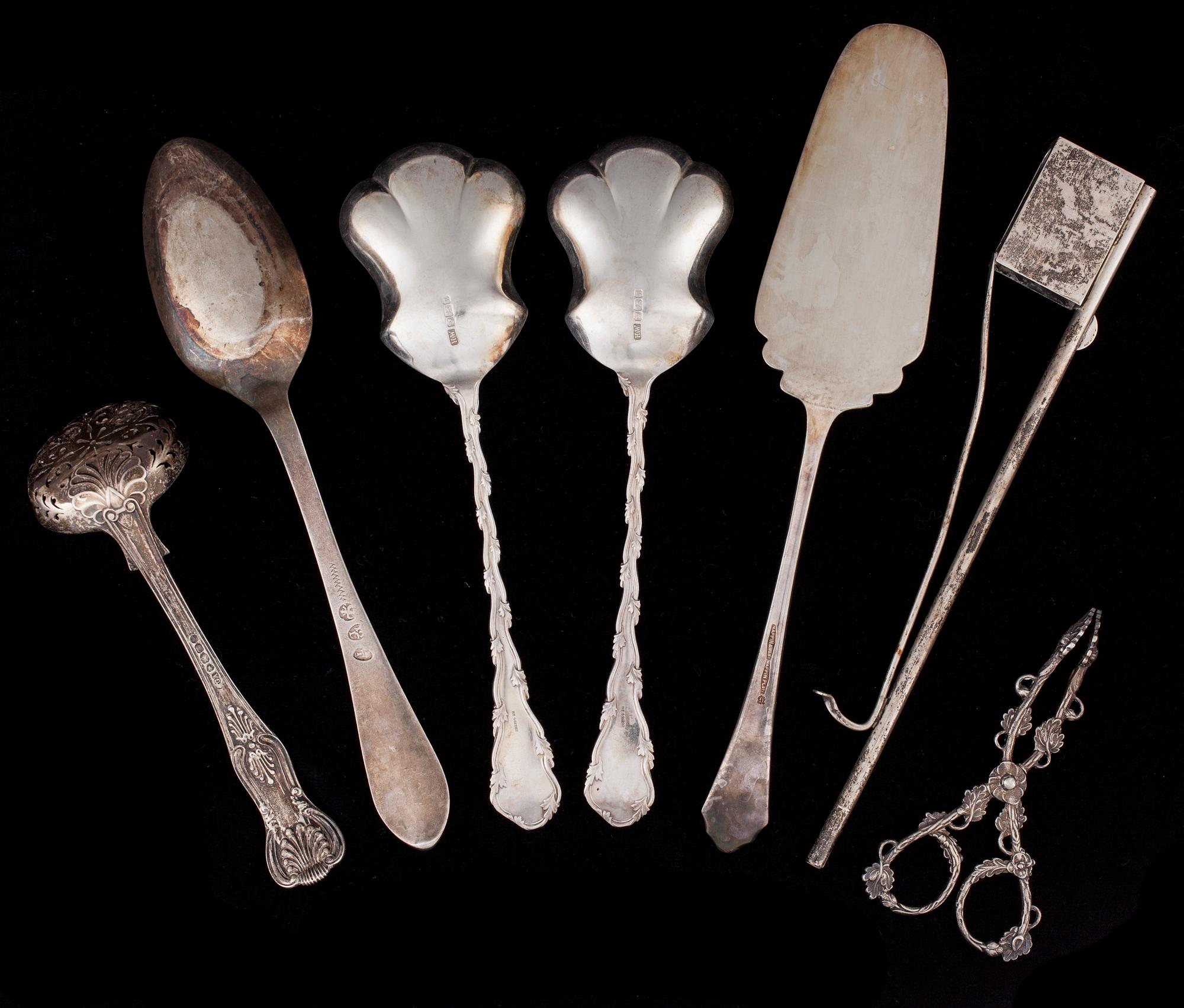 BESTICK, 35 delar, silver och nysilver, engelska, finska, ryska stämplar, 1845-1900-talets mitt. Total silvervikt 465 g.