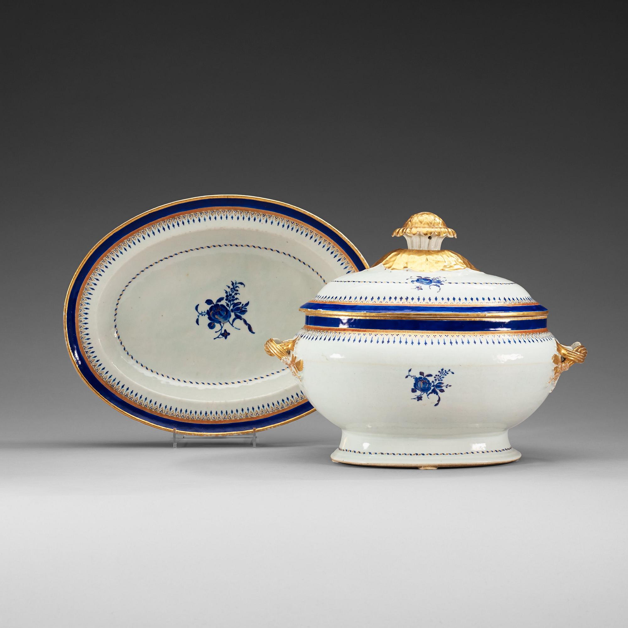 A blue and gold enamelled tureen with cover and stand, Qing dynasty, Jiaqing (1796-1820).