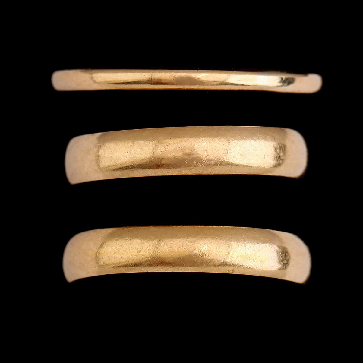 RINGAR, 3 st, 20 k guld, 1900-talets andra hälft. Vikt ca 14 gram.