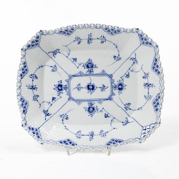 Royal Copenhagen, matservis, 44 delar, porslin, "Musselmalet", helblond , Danmark.