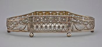 JARDINIERE, låghaltigt silver och glas. Tyskland. 1800/1900-tal. Ca 550g exkl insats.