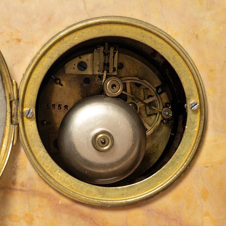 Bordsgarnityr, 3 delar, 1900-talets början. Empirestil.