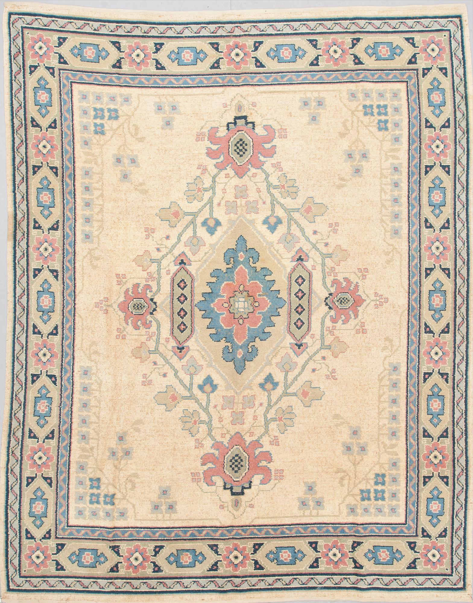 MATTA, semiantik, Turkisk/Östeuropeisk, ca 324 X 261 cm.