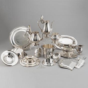 A French 20th century silver 950/1000 service, marked EC, Paris.