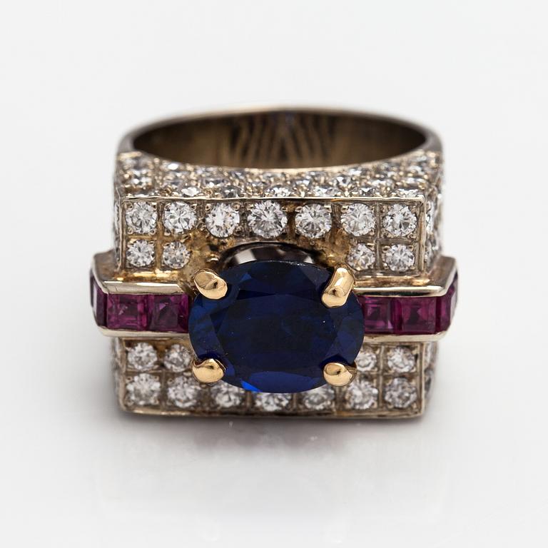 Ring, 18K vitguld, diamanter ca 2.40 ct tot, syntetisk safir och rubiner.