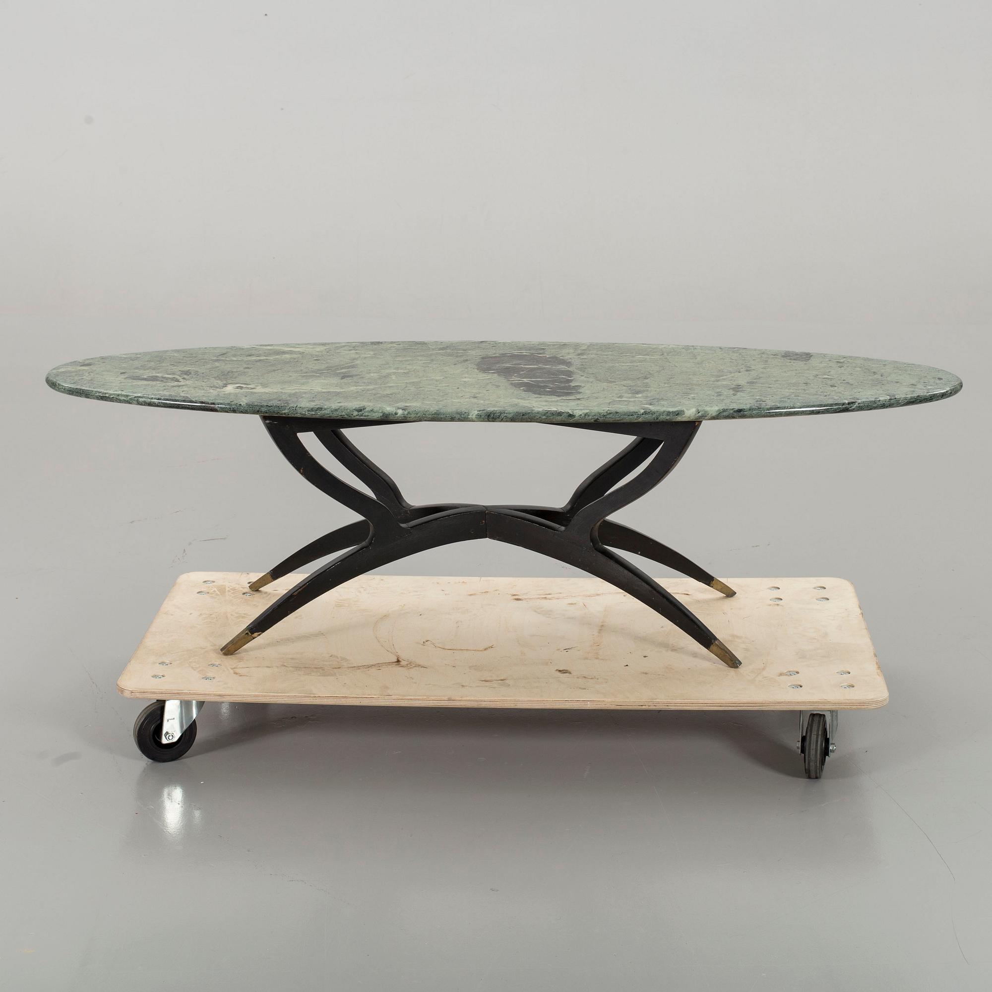 A MARBLE TOP COFFEE TABLE FROM THE SECOND HALF OF 20TH CENTURY.