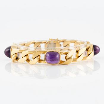 Bracelet, 18K gold curb link with 4 cabochon-cut amethysts.