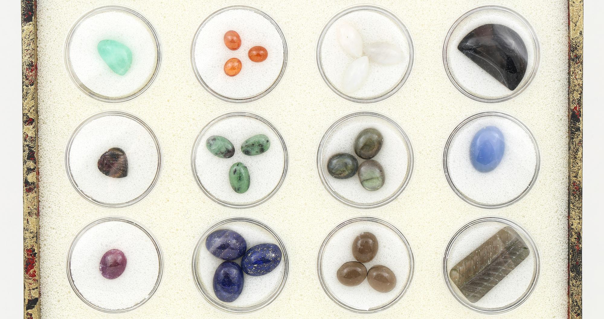 ÄDELSTENSSAMLING, 36 delar.