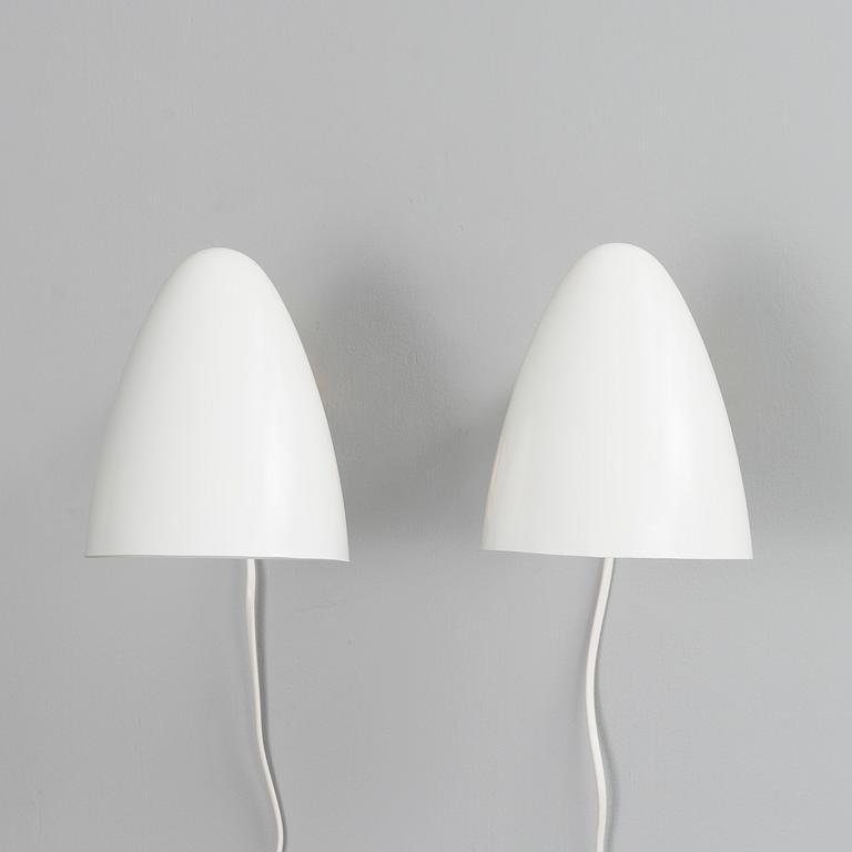 PAAVO TYNELL, A PAIR OF WALL LIGHTS. Manufacturer's stamp Idman. 1950s.