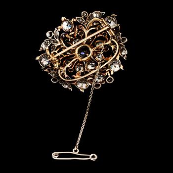 An antique cut diamond brooch, app. 8 cts.