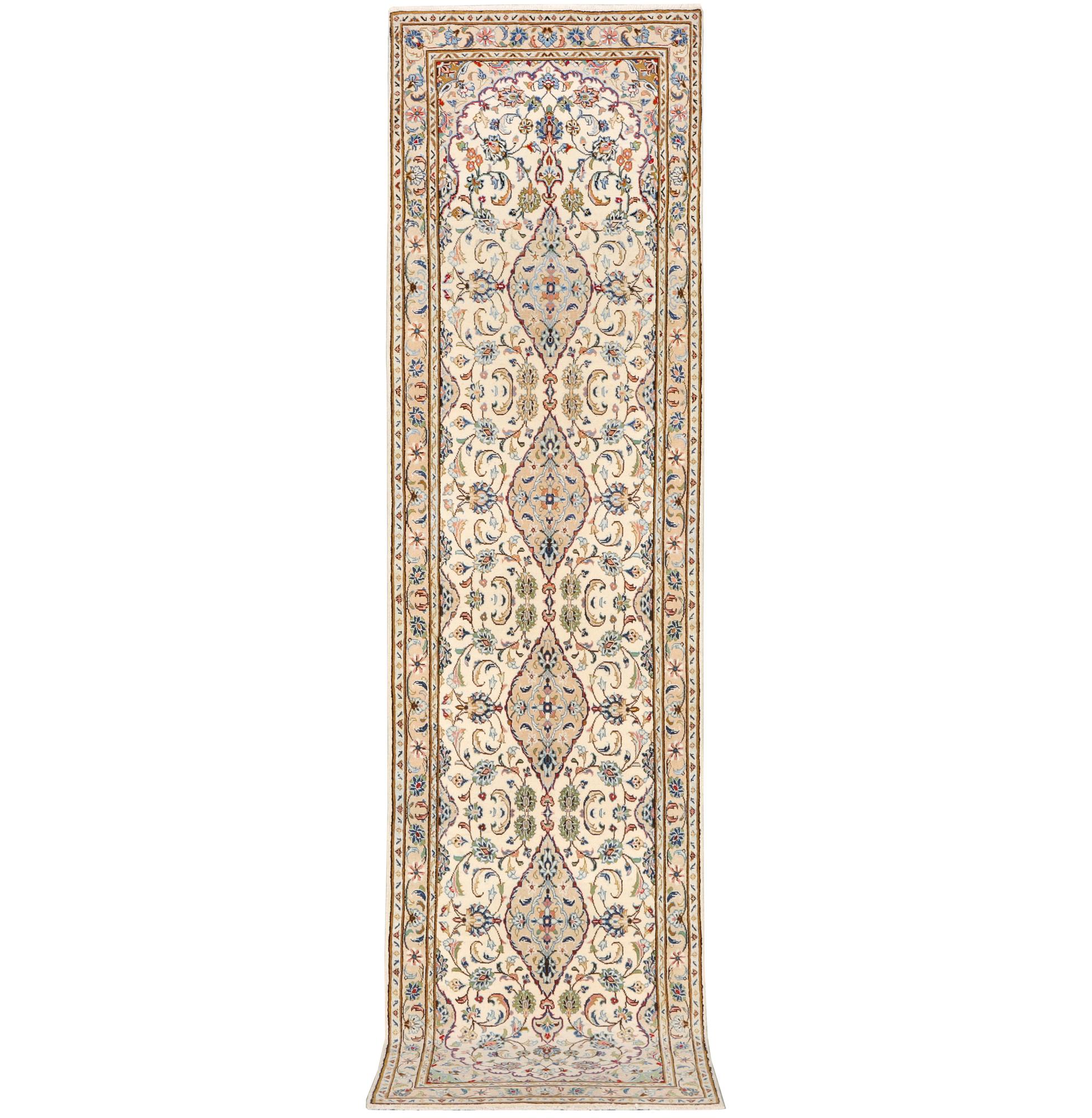 A Kashan runner carpet, c. 344 x 81 cm.