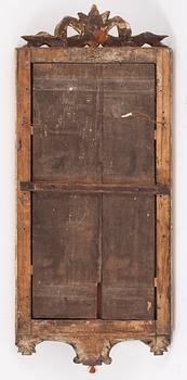 SPEGEL, gustaviansk, med otydlig hallstämpel, möjligen Johan Åkerblad. 1700-talets senare del.