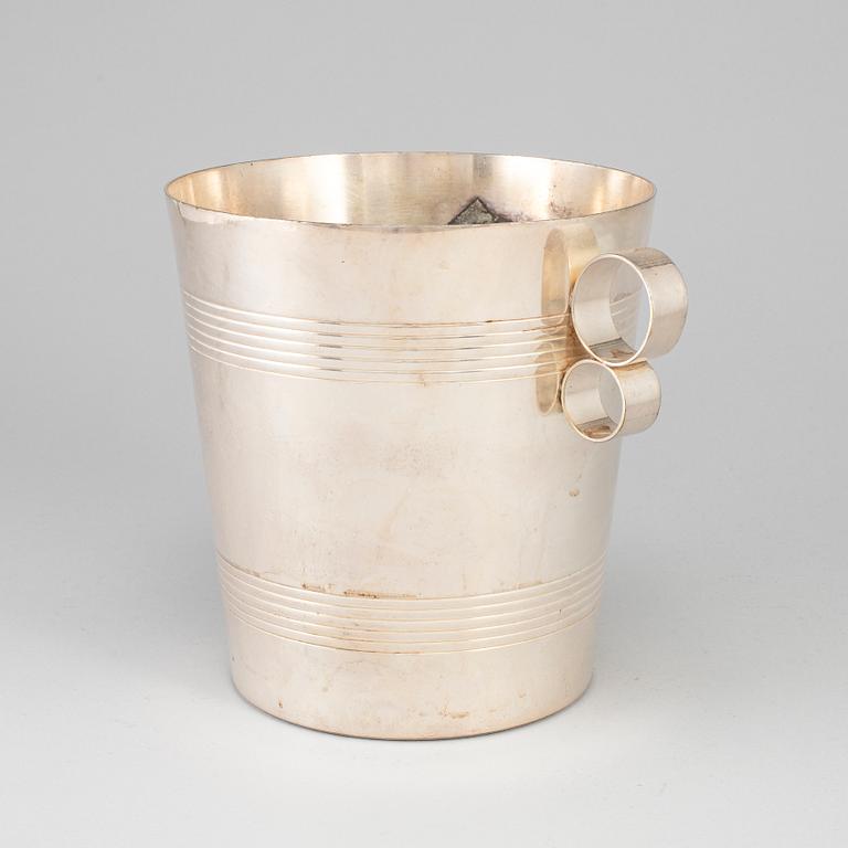 A 20th century plate champagne cooler.