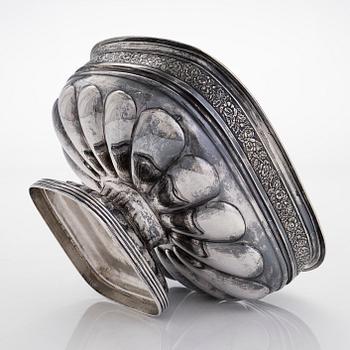 A parcel-gilt bonbonnière silver, maker's mark of Gustav Lindgren, St. Petersburg ca. 1820.