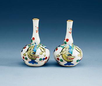 761. MINIATYRVASER, ett par, porslin. Meissen, 1800-tal.