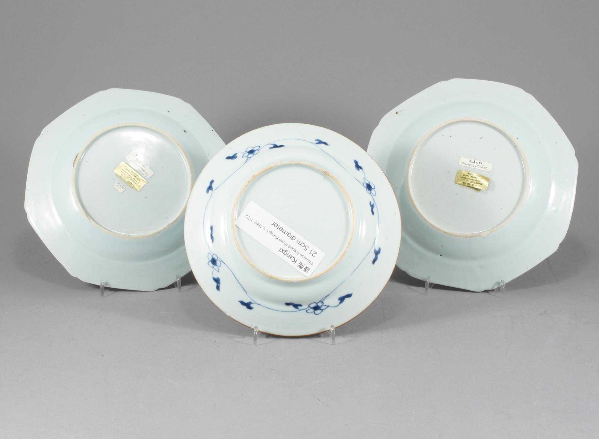 TALLRIKAR, 3 st, porslin, Kina, Kangxi samt Qianlong, 1700-tal.