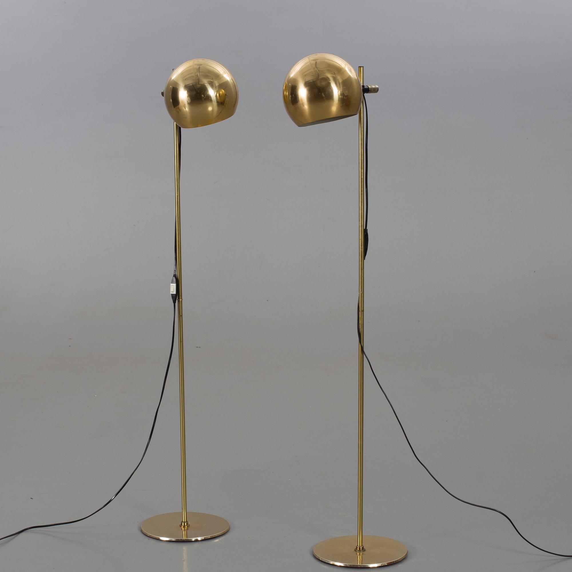 A PAIR OF FLOOR LAMPS HEMI.
