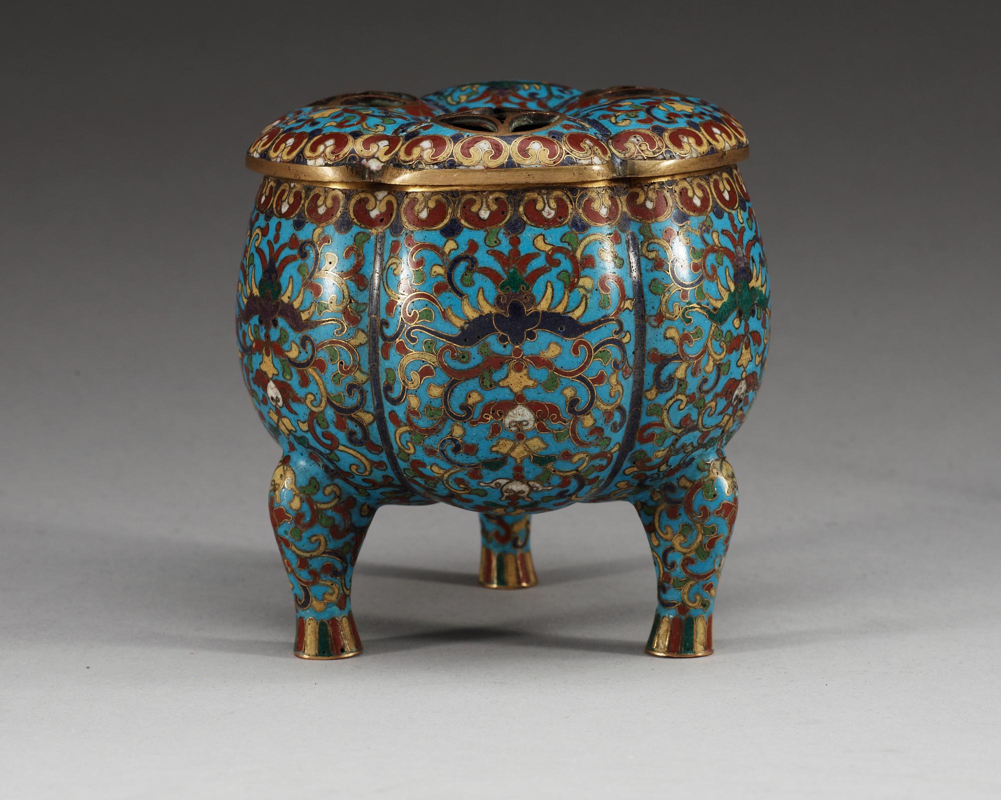 RÖKELSEKAR med LOCK, cloisonné. Qing dynastin, Jiaqing (1796-1820).