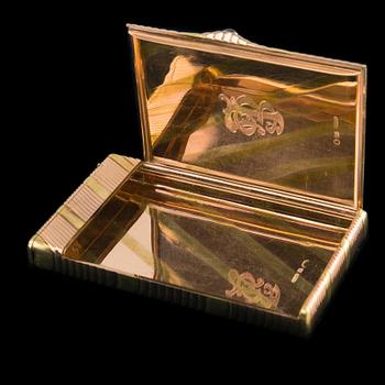 A CIGARRETTE CASE, Fabergé. 56 yellow- and red gold, sapphire. August Hollming St. Petersburg 1908-17. Weight 125 g.