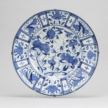 A large Japanese blue and white dish, 18th century.