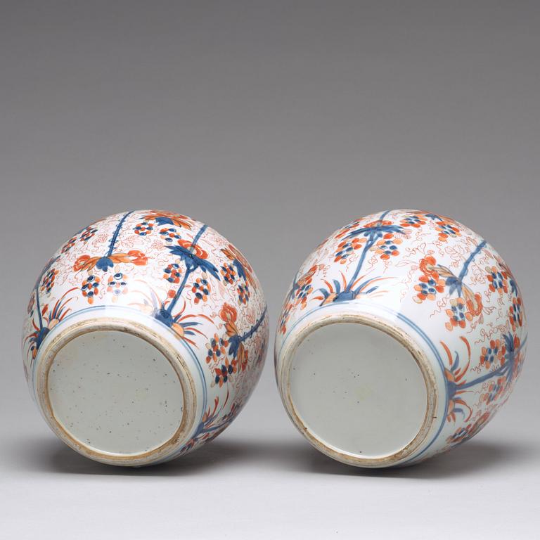 A pair of imari jars, Qing dynasty, 18th Century.