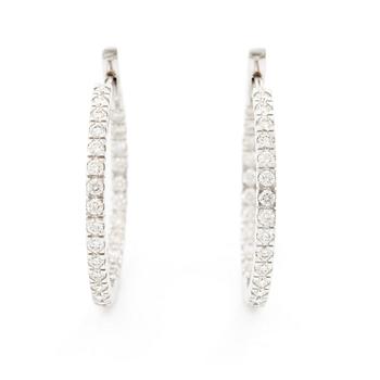 Earrings 18K white gold with brilliant-cut diamonds.