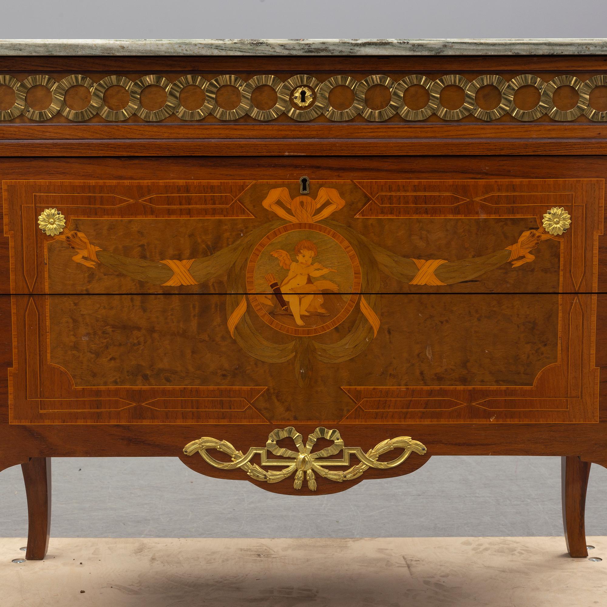 BYRÅ, gustaviansk stil, 1900-talets första kvartal.