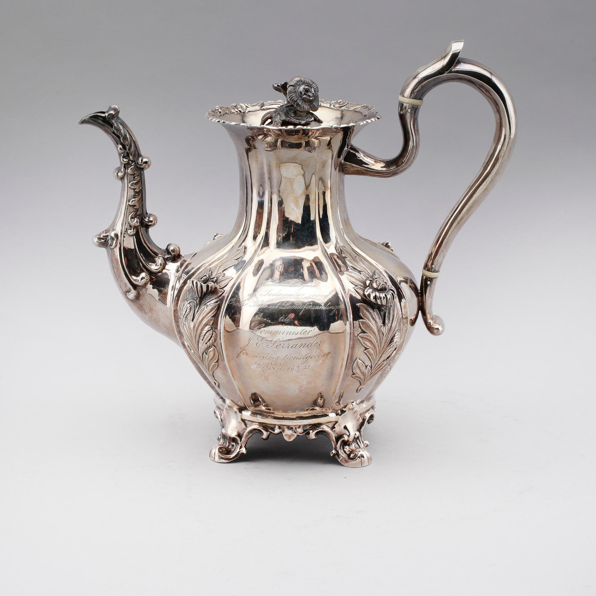 KAFFEKANNA, silver, Gustaf Folcker, Stockholm 1850. Vikt ca 1139 gram.