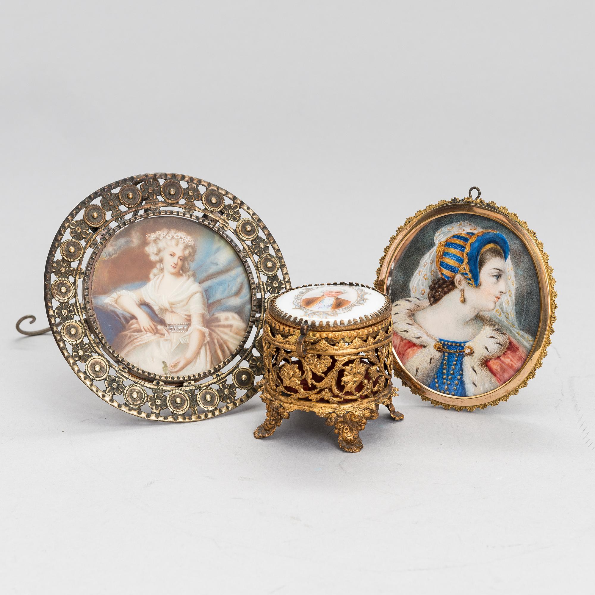 MINATYRMÅLNINGAR, 2 st, och DOSA med tryckt motiv.